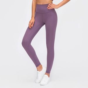 MusesOnly The Crop Leggings in Magnum Mauve, size Large